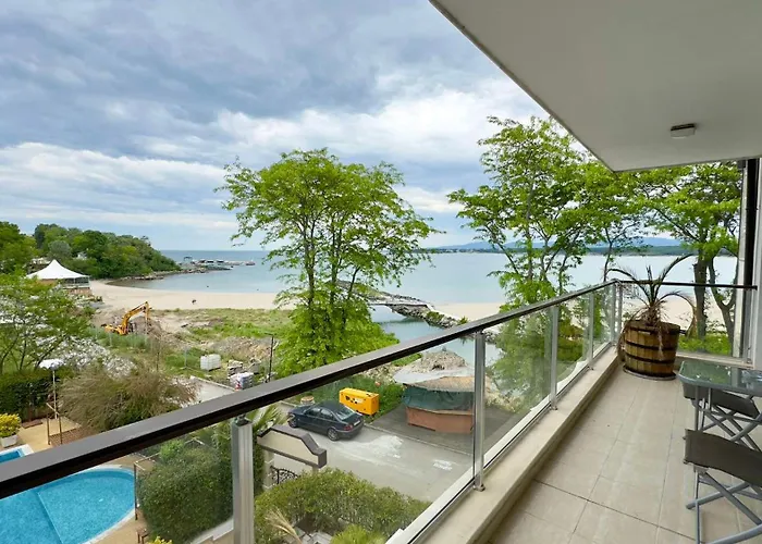 Green Paradise Deluxe Apartments